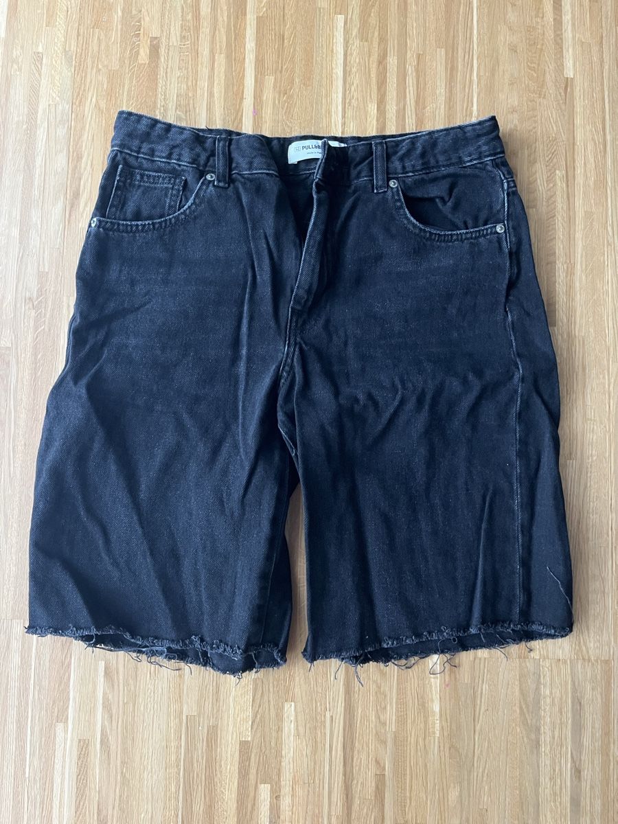 Pull&Bear Jeans: Schwarze Baggy Jeans Shorts / Bermuda Pull&Bear - Gr.36 – Usato da Meierskappel venduto da Mial_2