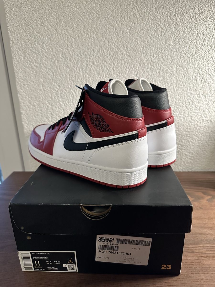 Jordan Herrenschuhe: Air Jordan 1 Mid - Taille 45 EU – Neu und originalverpackt aus Matran von Miraleo 1