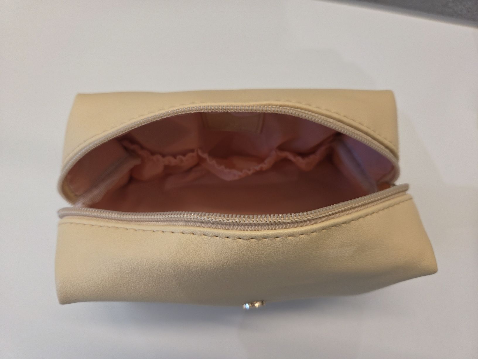 Trousses de maquillage: Necessaire, Emirates Business Class, Bulgari – Neuf (Voir description) à Wiesendangen par Sinhuk 1