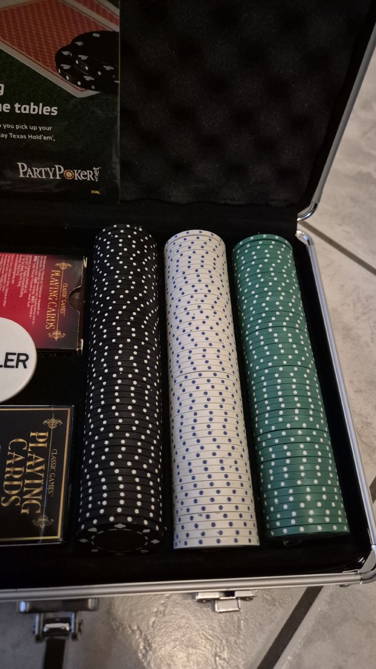 Giochi: Poker Set  – Usato da Emmenbrücke venduto da Mauri10 4