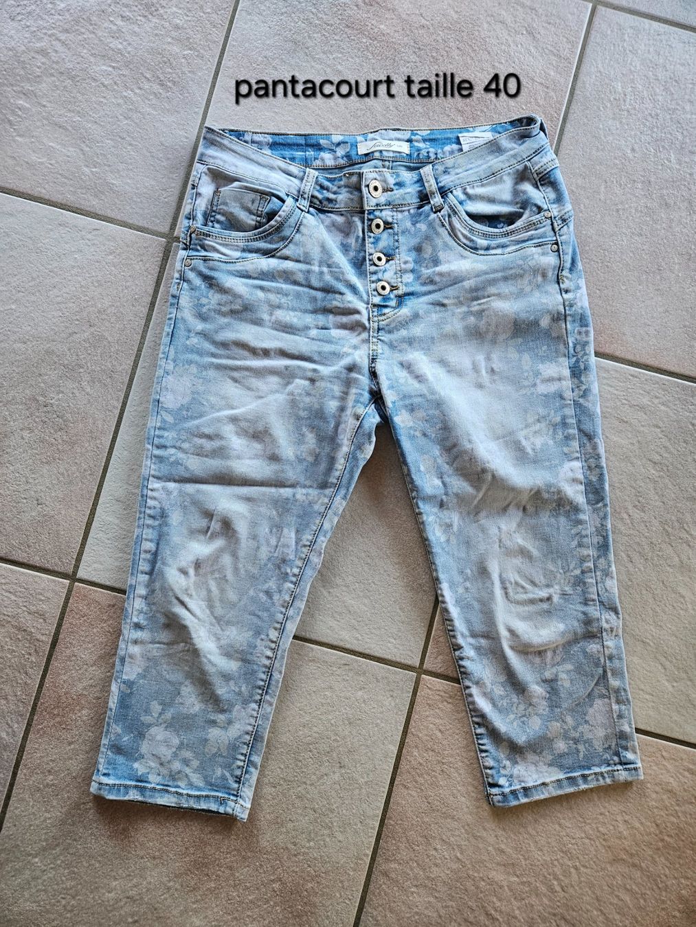Pantaloni: Pantacourt taille 40 – Usato da Vétroz venduto da sas_yln5
