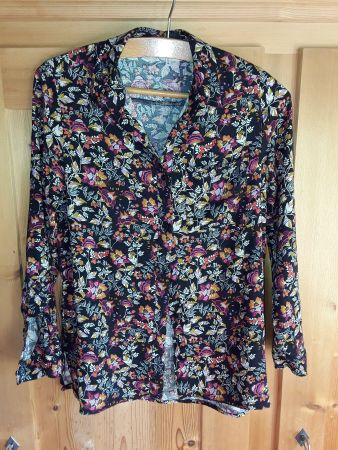 Hübsche blumige, Bluse H&M in Gr. S - florales  Muster