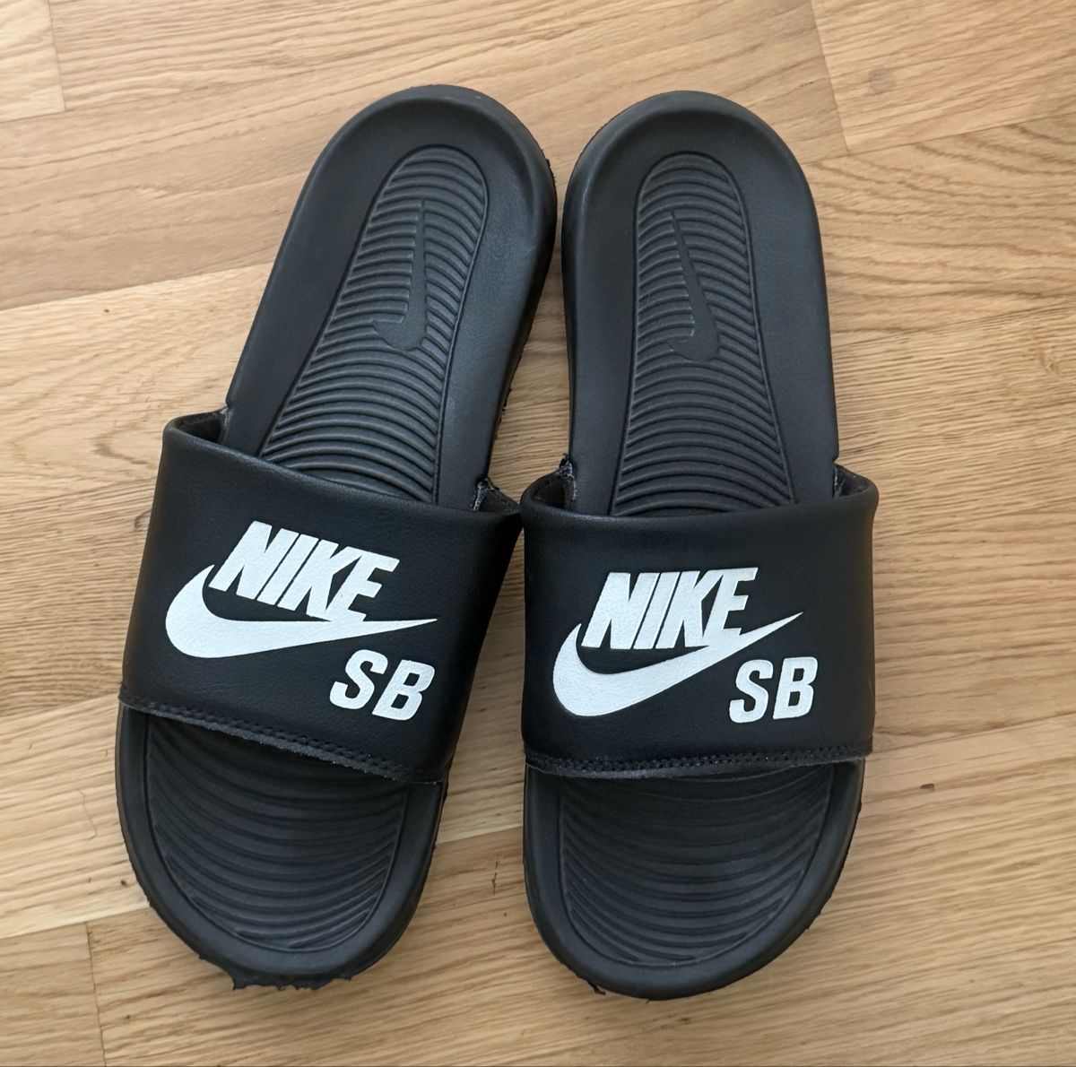 Nike Scarpe da uomo: CLAQUETTES NIKE SB NOIRES – Nuovo (secondo la descrizione) da Grand-Lancy venduto da ter_bvn7