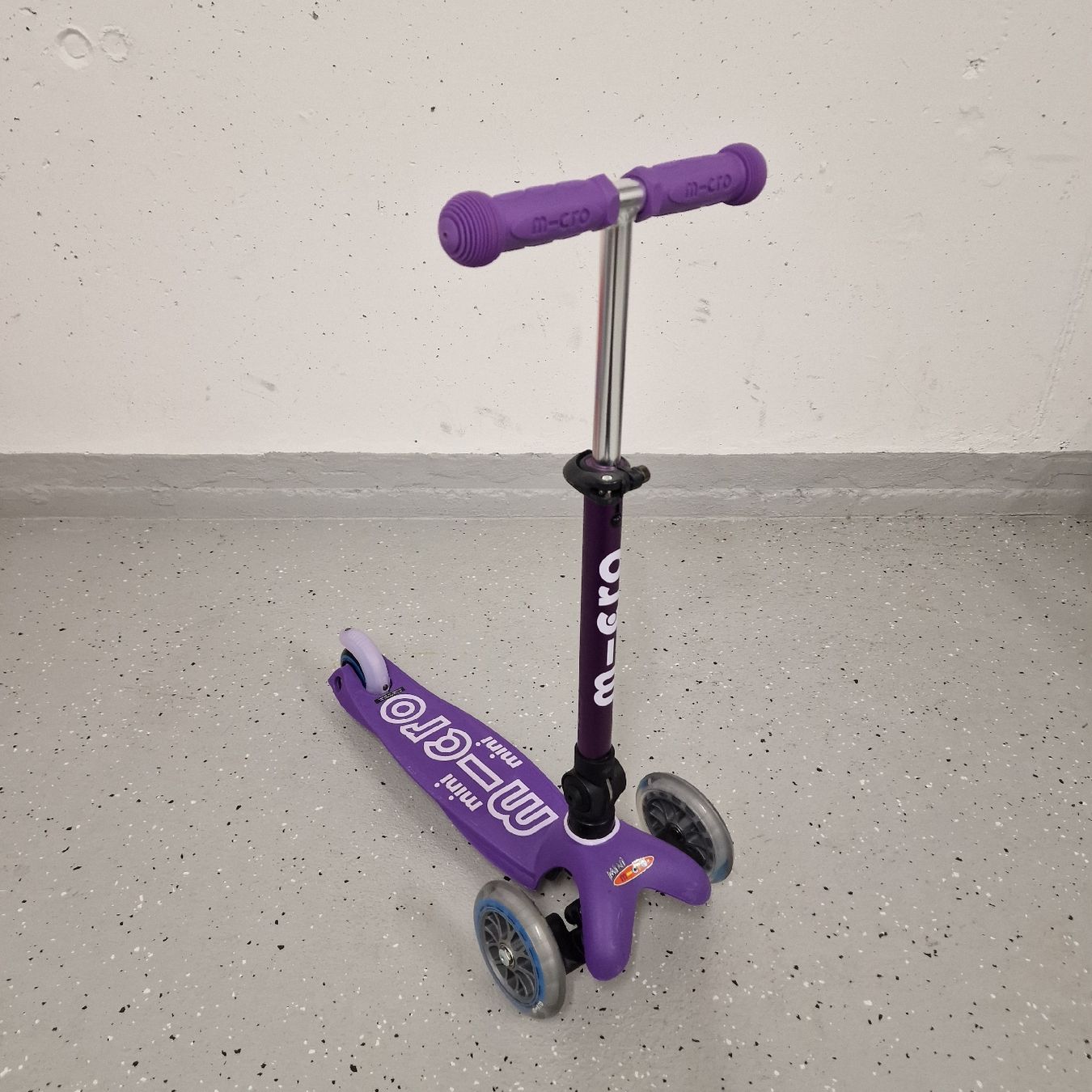 Micro Kickboard: Original Micro Mini Scooter in Violett – Usato da Cham venduto da bea_8ng8 1