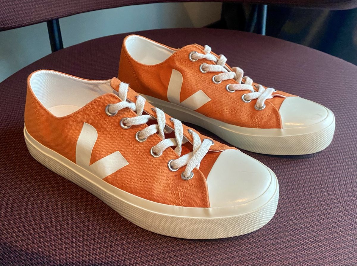 Veja Chaussures femmes: Baskets Veja orange pointure 41 – D'occasion à Lausanne par Vracorama