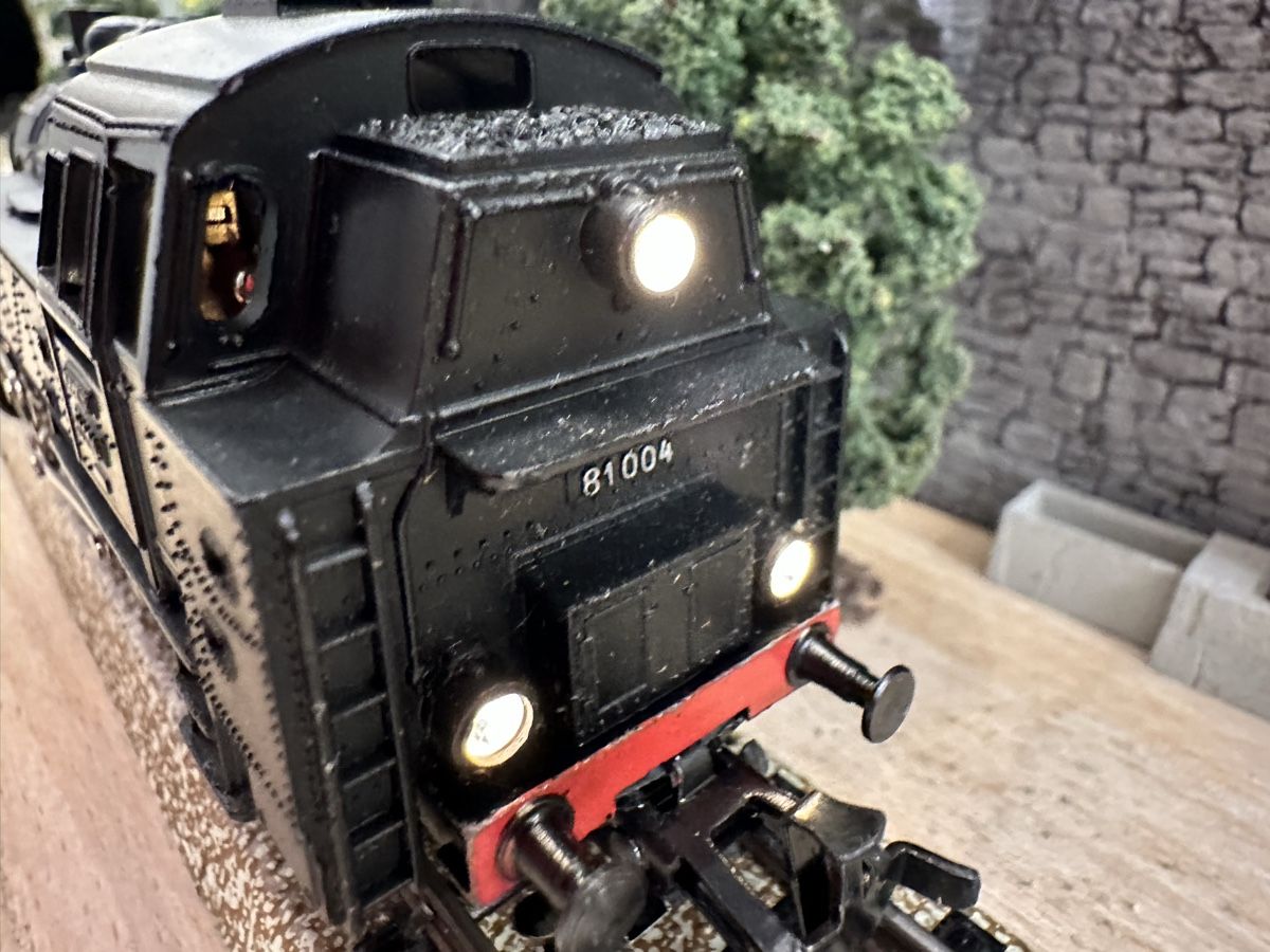 Märklin Modelleisenbahnen: Märklin 3032 DB BR 81 Tenderlok – Gebraucht aus Lupsingen von New-Haven 2