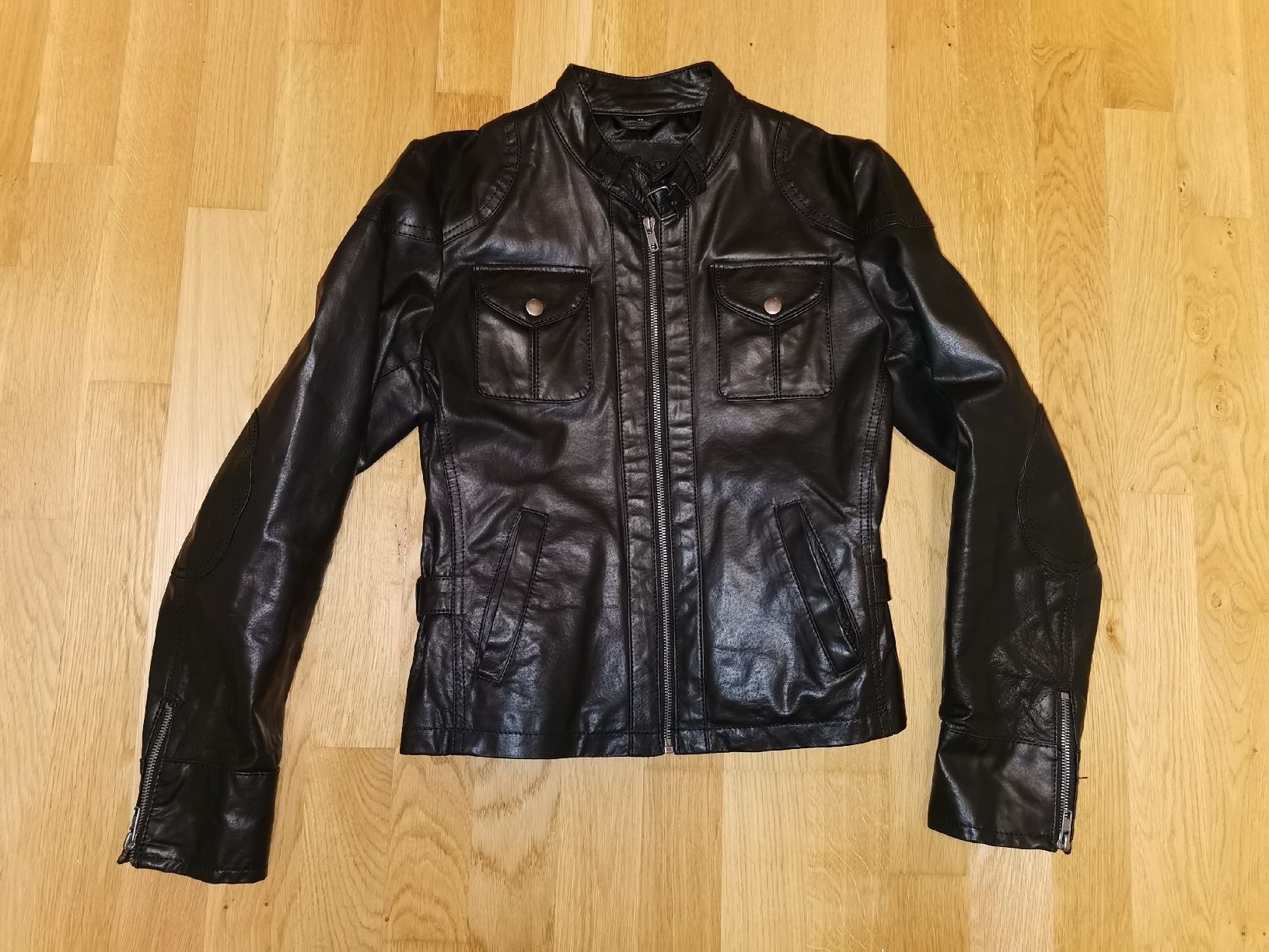 Zebra Giacche: Damen Lederjacke Bikerstyle Grösse 38 – Usato da Zeglingen venduto da Vanillacoke