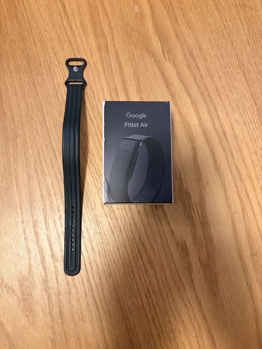Armbänder & -reifen: Google Fitbit Air Sportarmband – Neu (gemäss Beschreibung) aus Zürich von jul_dq5c