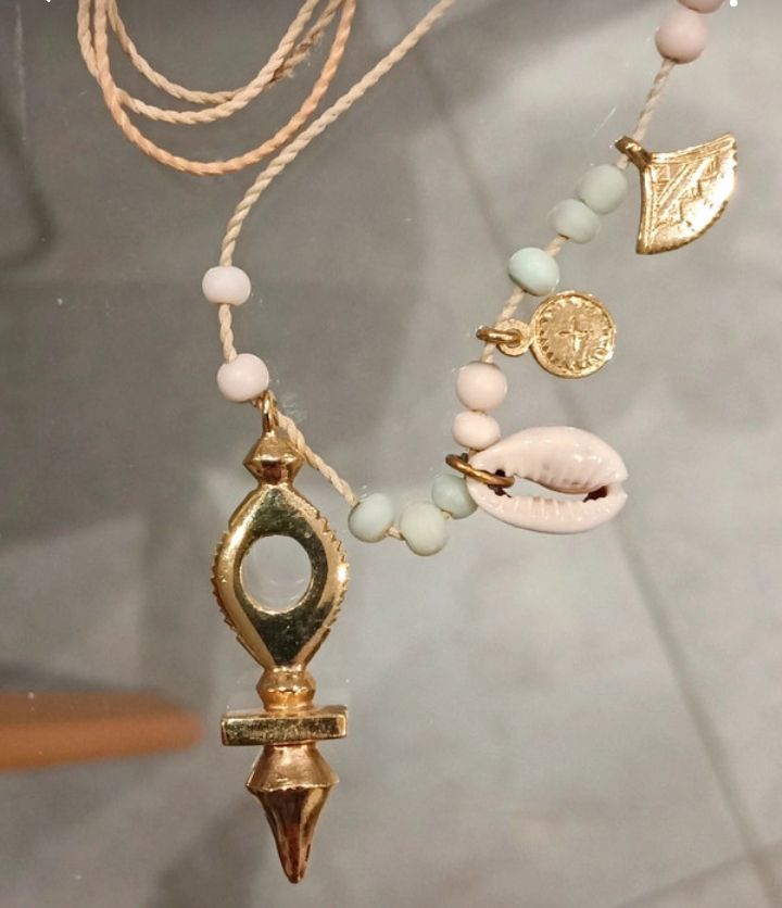 Catenine: Collier artisanat nigérien avec gris-gris doré à l'or fin – Nuovo (secondo la descrizione) da Môtiers NE venduto da ldu_6htd 3