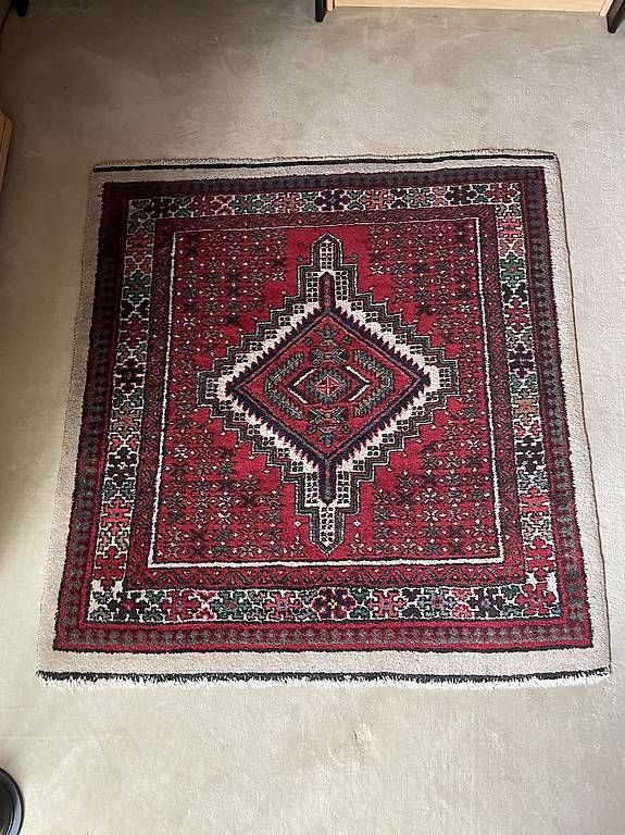Teppiche: Roter quadratischer Teppich  – Gebraucht aus Emmenbrücke von nil_mtg6