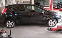 Ford Fiesta 1.4i Limousine schwarz 5-türig 2009