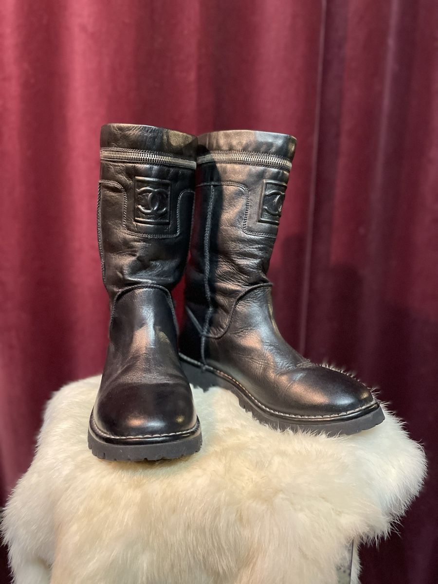 Chanel Scarpe da donna: Coco Chanel Cocoon Leather Horizontal Zip Boots Black – Nuovo (secondo la descrizione) da Montreux venduto da Yss_Boutiqu3