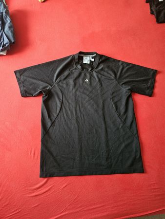 Adidas Shirt Schwarz Grösse M - Perfekt für den Sport!