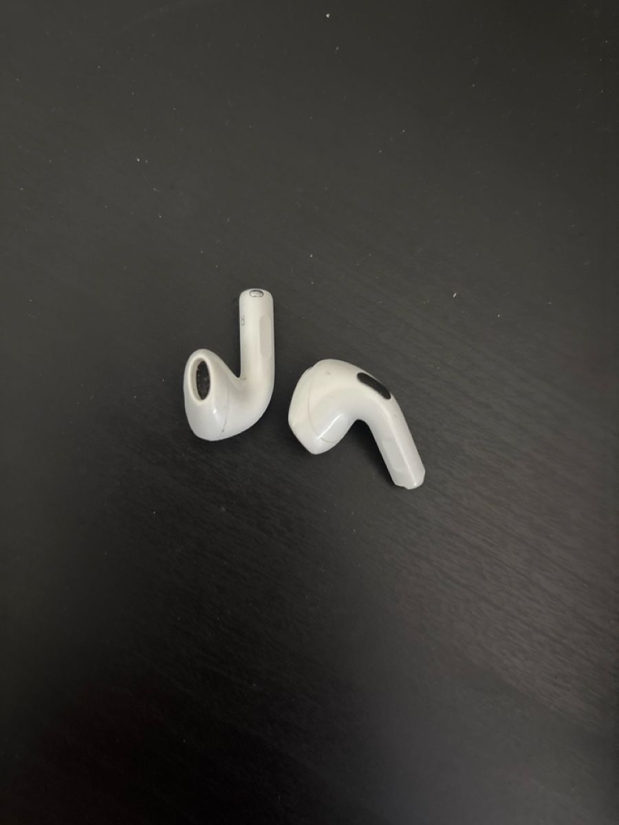 Apple Kopfhörer: Airpods 4 mit noise canceling – Gebraucht aus Basel von mein__flohmi
