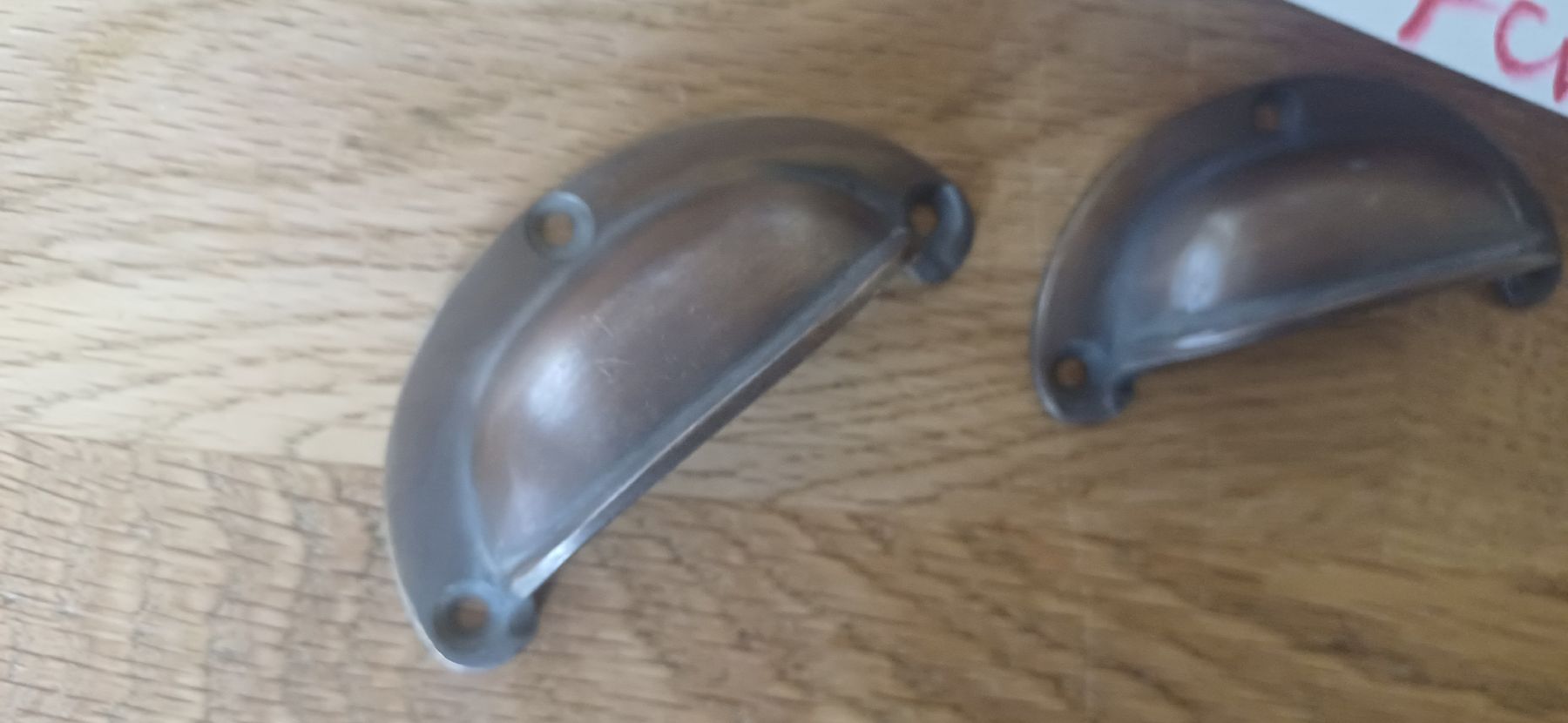 Eisenwaren: 12 Muschelgriffe Messing Gegossen – Gebraucht aus Flawil von Pinkmalibu 2