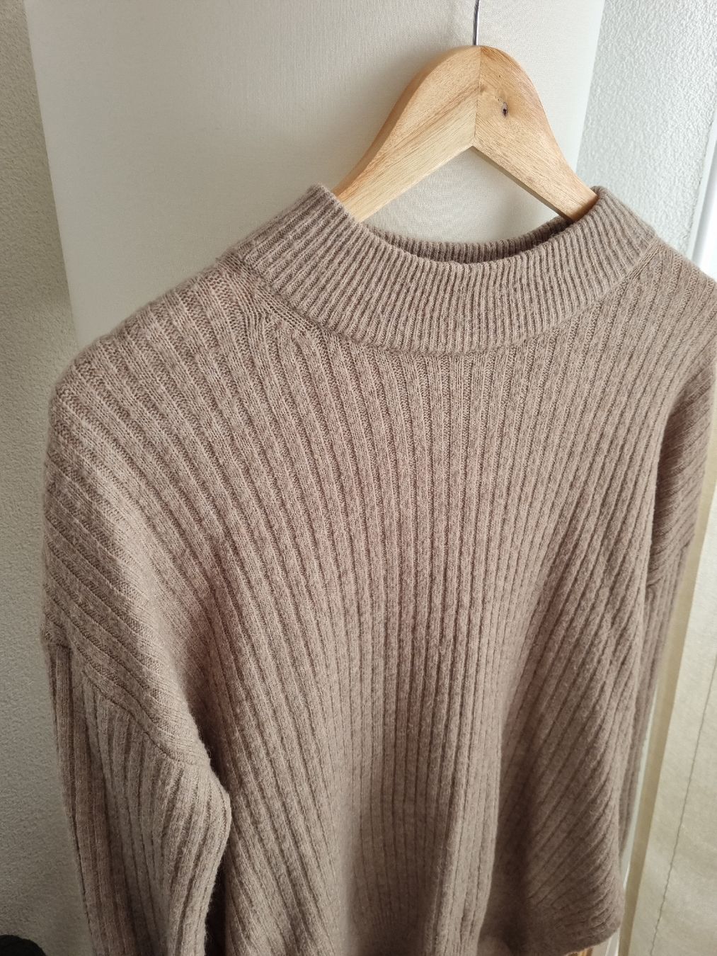H&M Maglioni & Felpe: H&M Beige Turtleneck Pullover – Nuovo (secondo la descrizione) da Aigle venduto da Smagbrelle18 1