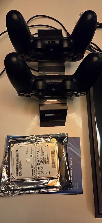 Sony Consoles: Playstation 4 Konsole – D'occasion à Altnau par almendro 1