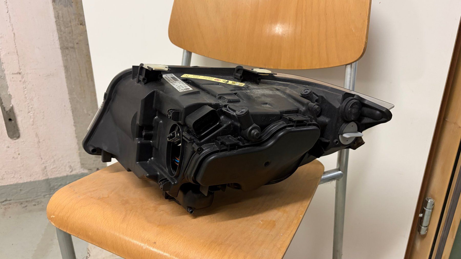 BMW Fari: Original BMW 3er E90 / E91 Xenon-Scheinwerfer rechts – Usato da Zofingen venduto da GTracer 1