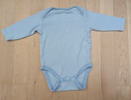 Baby Langarm-Body Fein Gestreift – Hellblau / Weiss – Gr. 62