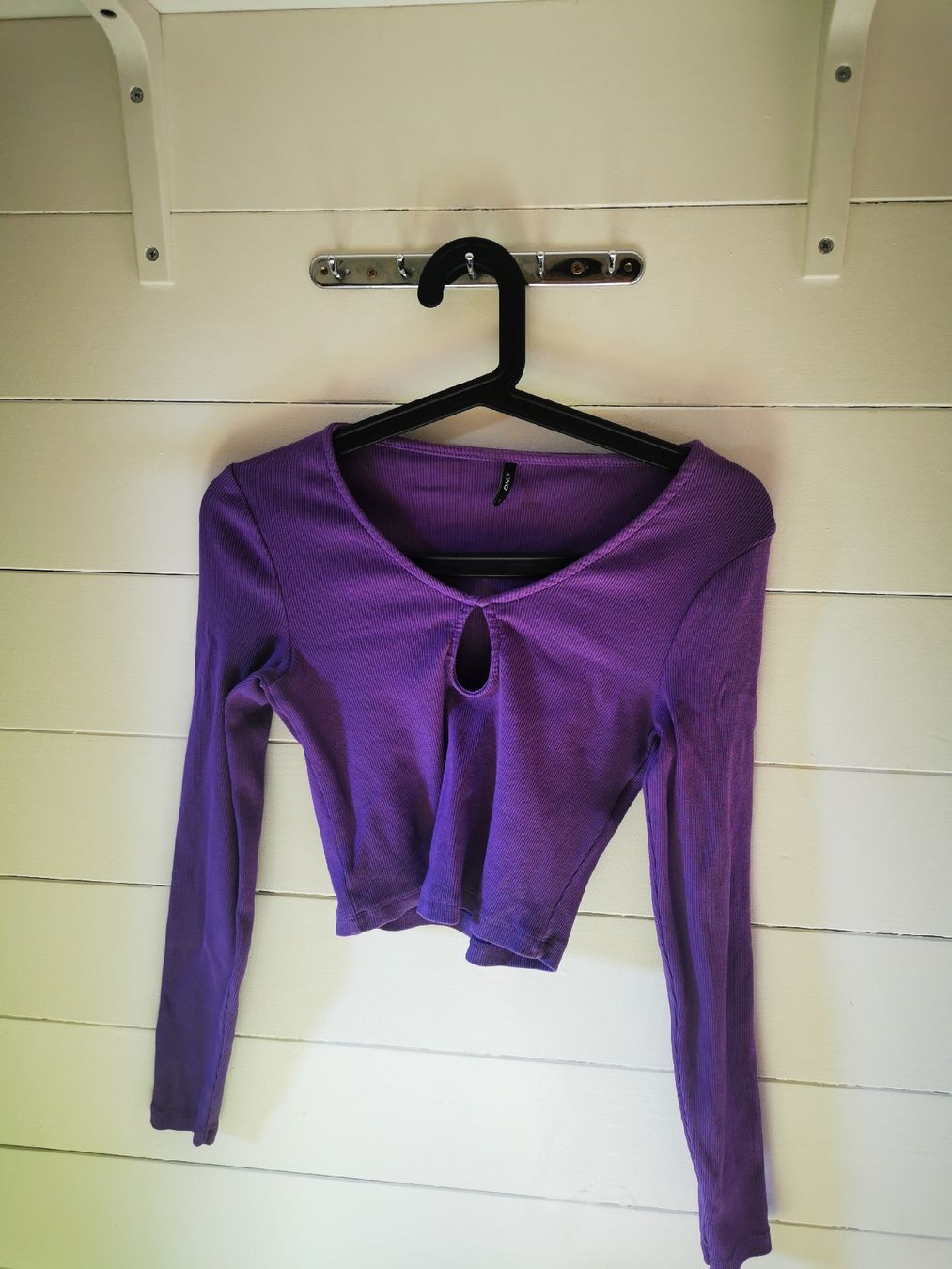 Only T-shirt: ONLY Ripp Crop Top Lila, Grösse S, – Usato da Balsthal venduto da Leila_Luna