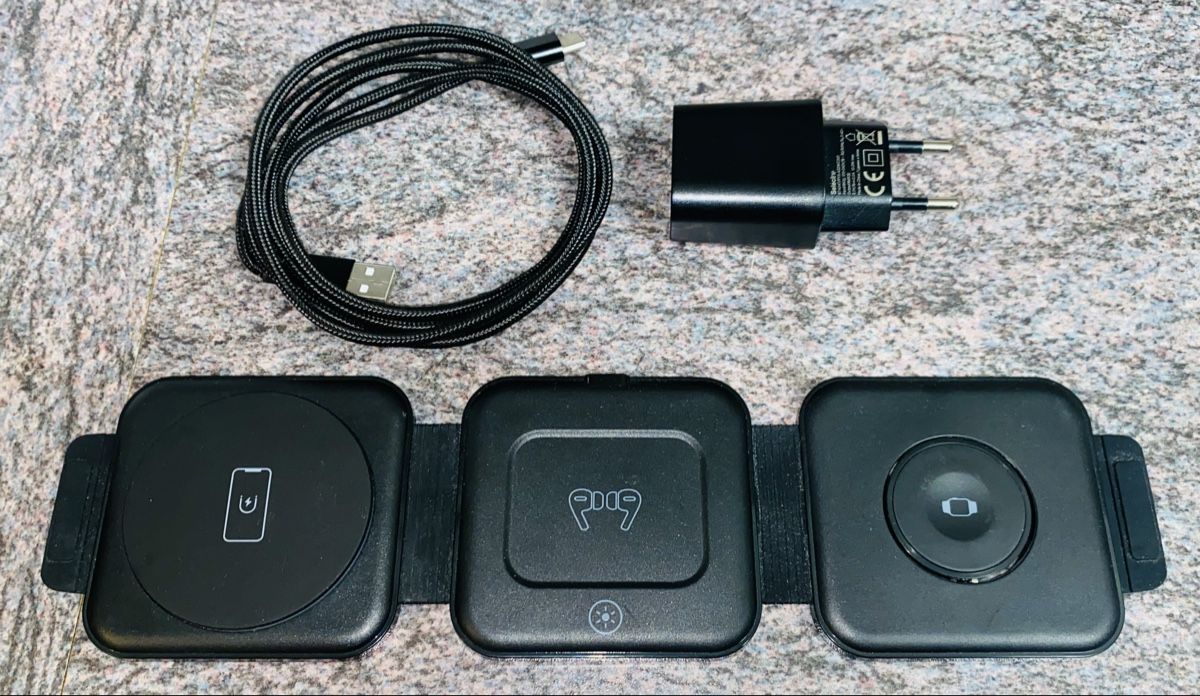 Caricabatterie: 3-in-1 Foldable Wireless Charger. – Usato da Buchs ZH venduto da ole_2xbm