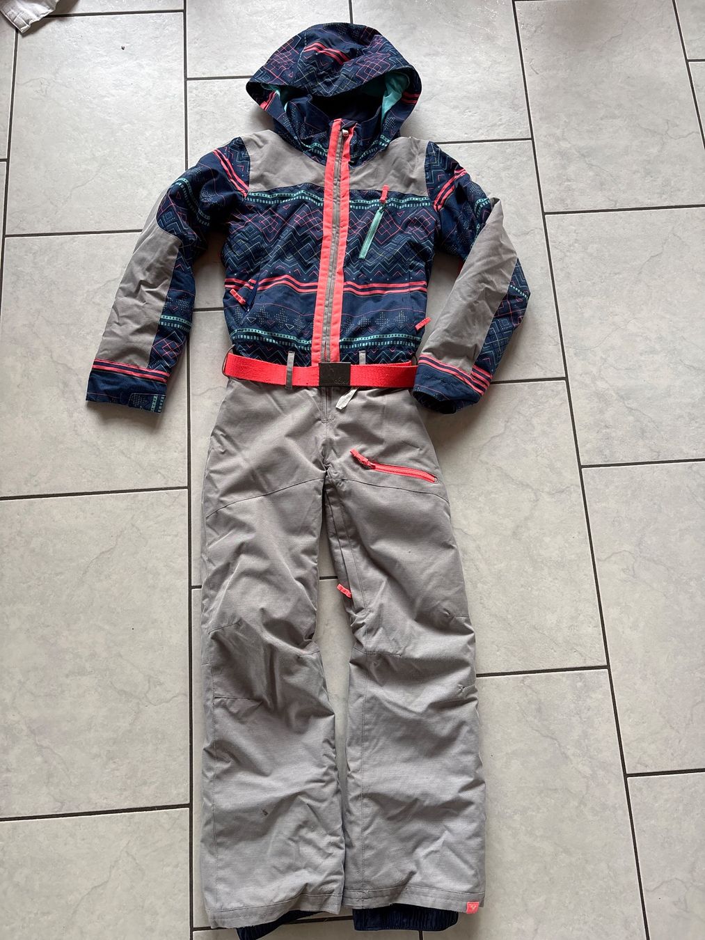 Roxy Tute: Roxy Winter-Onesie Mädchen Grösse 146/152 – Usato da Nottwil venduto da wasserlufterde