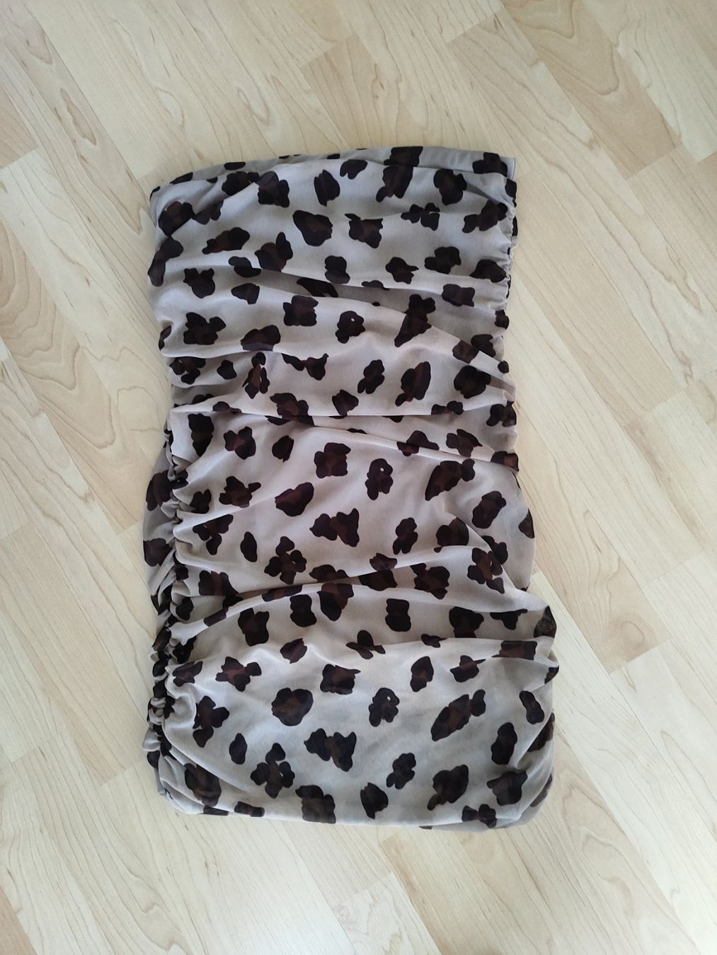 Kleider: Bandeaukleid Leoprint superstrech Gr. 36/S – Gebraucht aus Seon von Mandes1