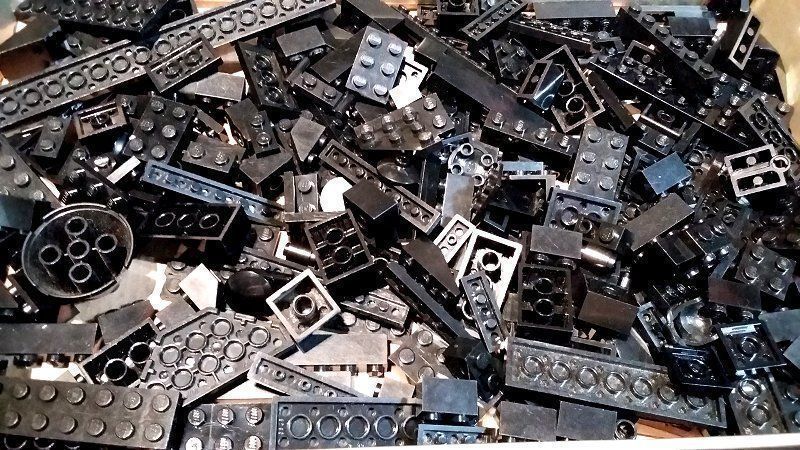 Lego Kit di costruzioni: Lego 200 Schwarze Teile -T24 – Usato da Morges venduto da cardeman61