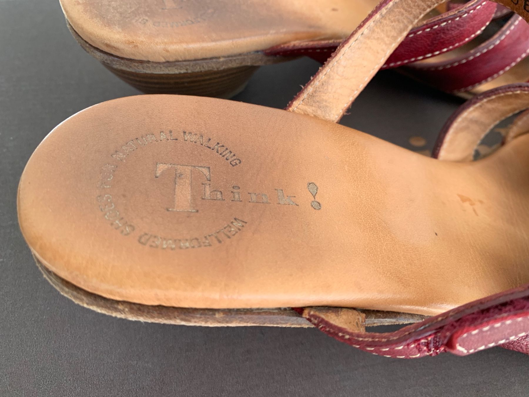 Think Scarpe da donna: Think! Echtleder-Sandalen, Rot, Gr. 37 mit Riemchen – Usato da Schwanden GL venduto da Cicala 1