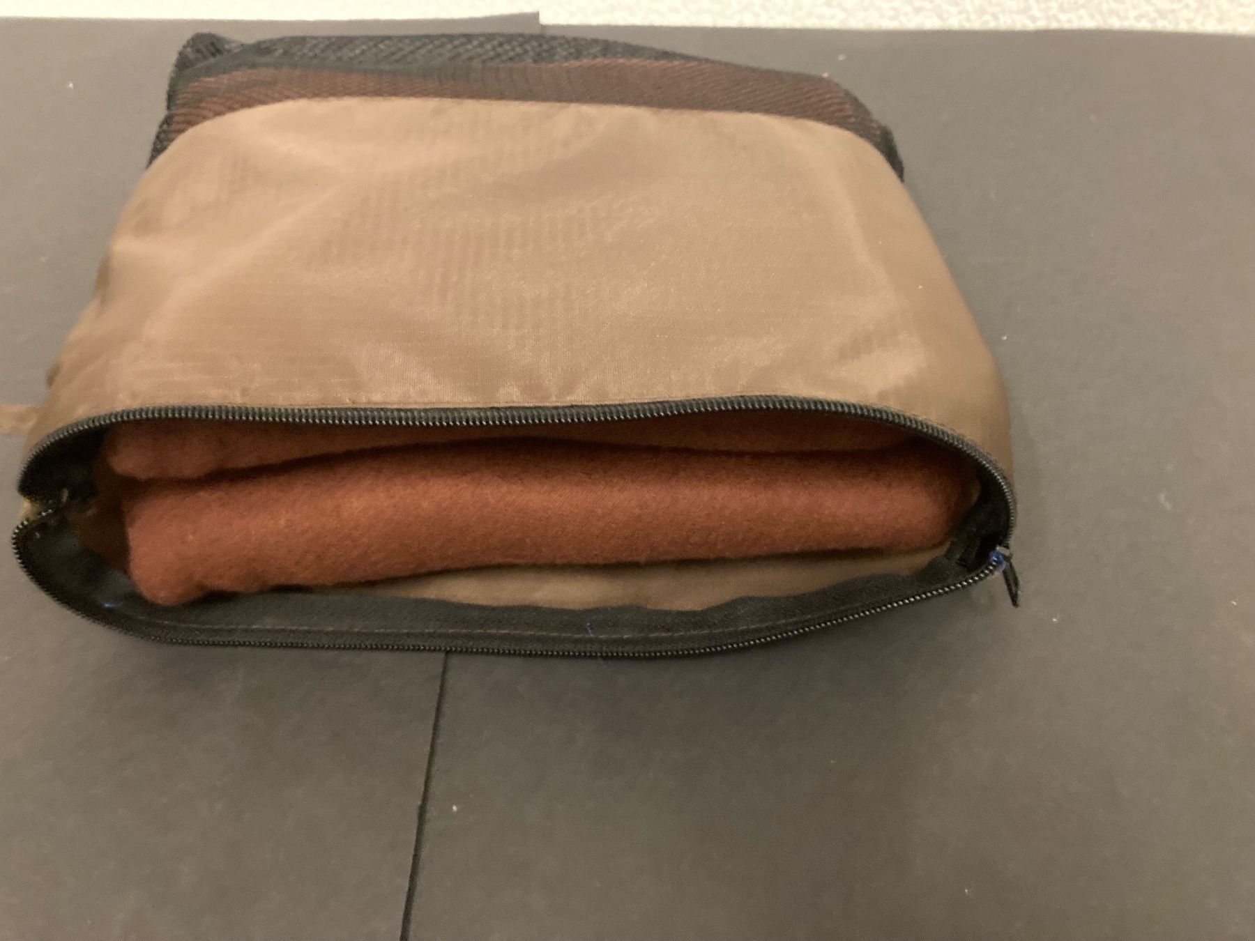 Coperte: Fleecedecke braun, ca. 100 x 160 cm, in Schutzhülle – Nuovo e nell'imballaggio originale da Neuenhof venduto da jorogo 3