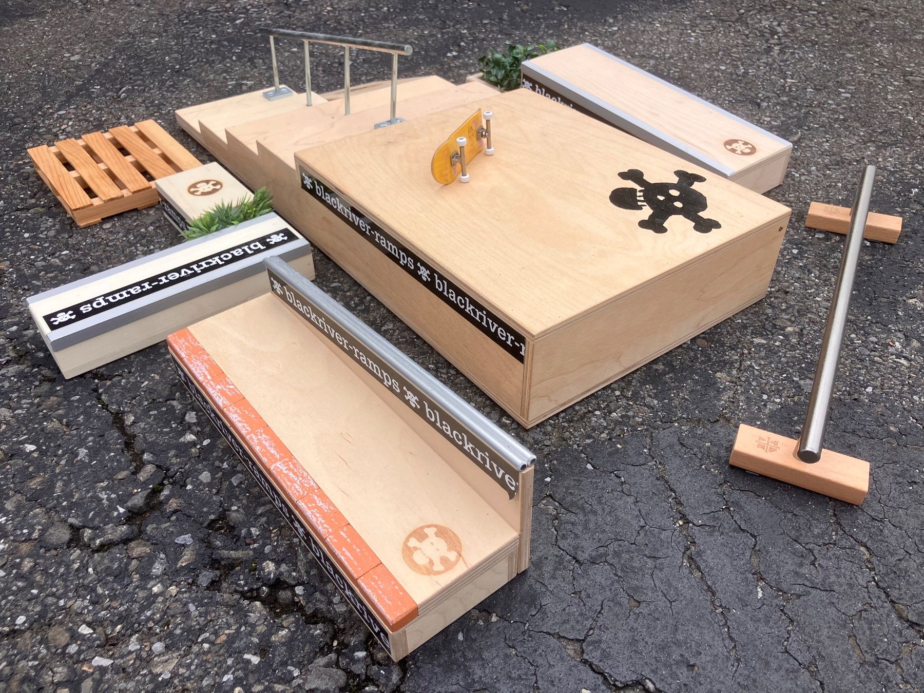 Jouets: fingerboard set - teak & blackriver – D'occasion à Gwatt (Thun) par mwells 2