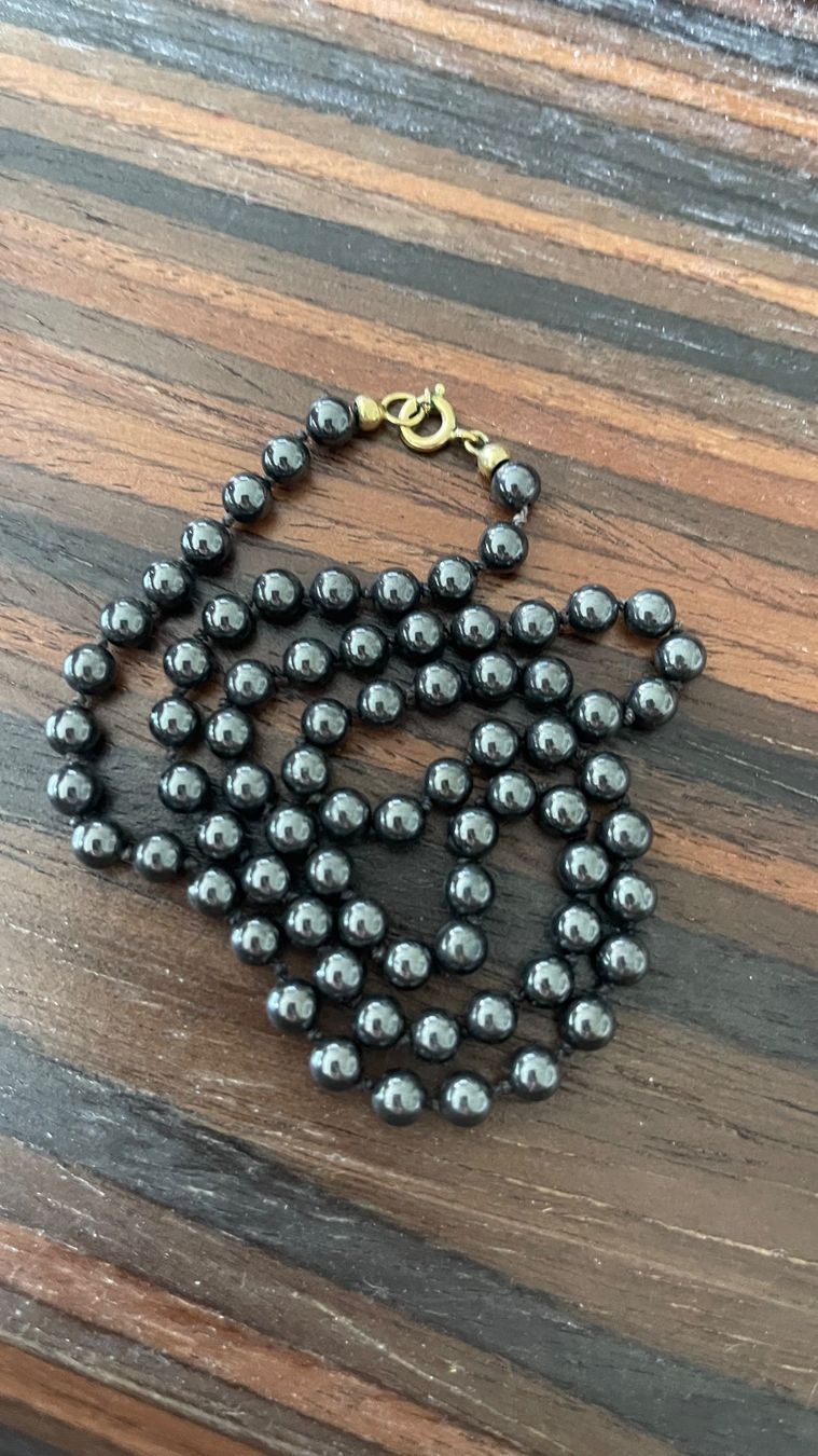 Catenine: Schwarze Perlen Kette und Verschluss mit Stempel unlesbar – Usato da Nussbaumen AG venduto da HelenaDavid1910