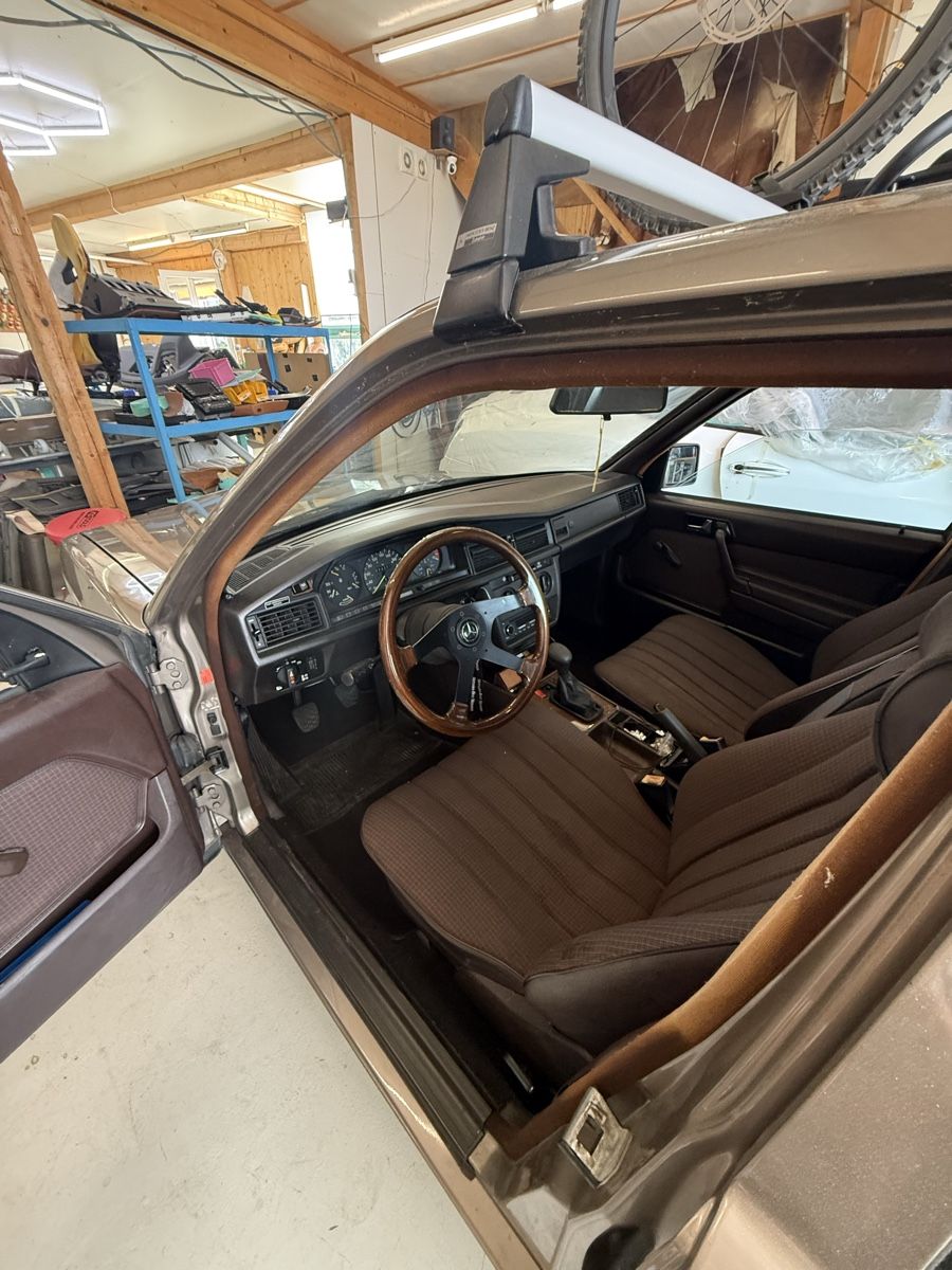 Mercedes-Benz Automobili: Mercedes 190e 2.3 manuelle – Usato da St-Martin FR venduto da dom.perroud24 5