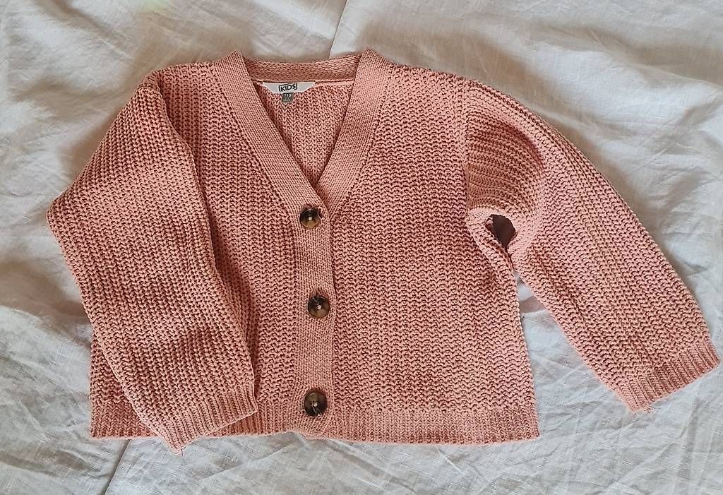 Giacche & Cappotti: Mädchen Jacke Strick rosa, Gr. 110 – Usato da Baar venduto da Loimund