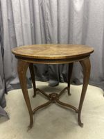Runder Beistelltisch aus Holz braun