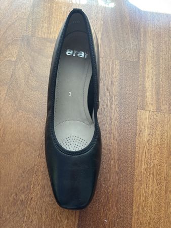 Escarpins ARA cuir noir taille 36 neufs