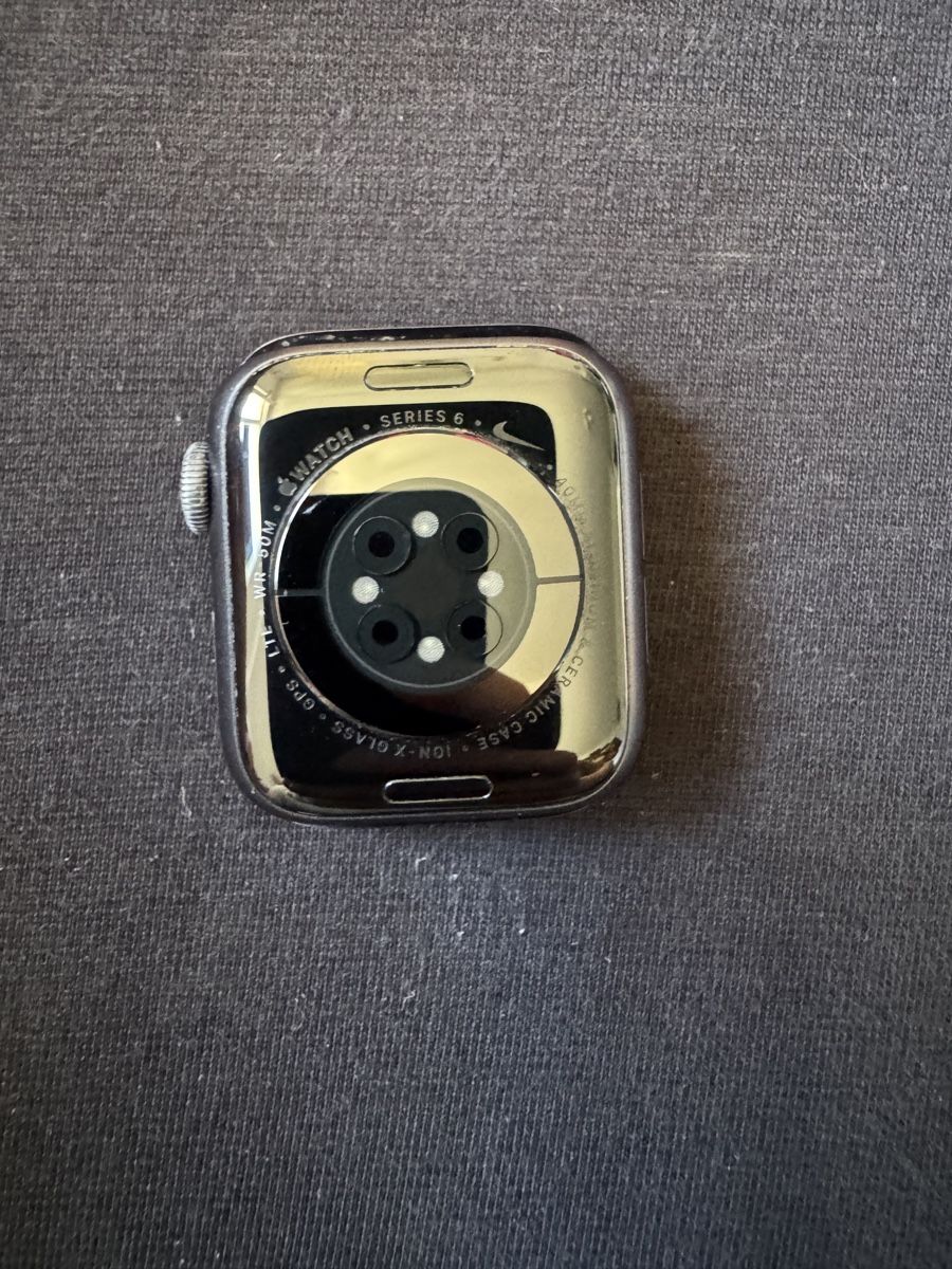 Apple Smartwatch: Apple Watch Series 6 – D'occasion à Oberuzwil par Webluk17 1