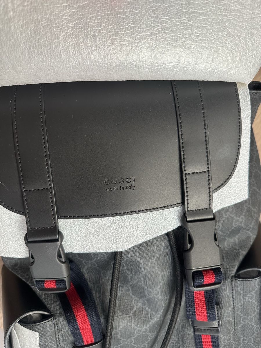 Gucci Zaini: Large Gg Supreme Canvas Backpack With Leather Accents – Usato da Walperswil venduto da 1pe_2rbz 1