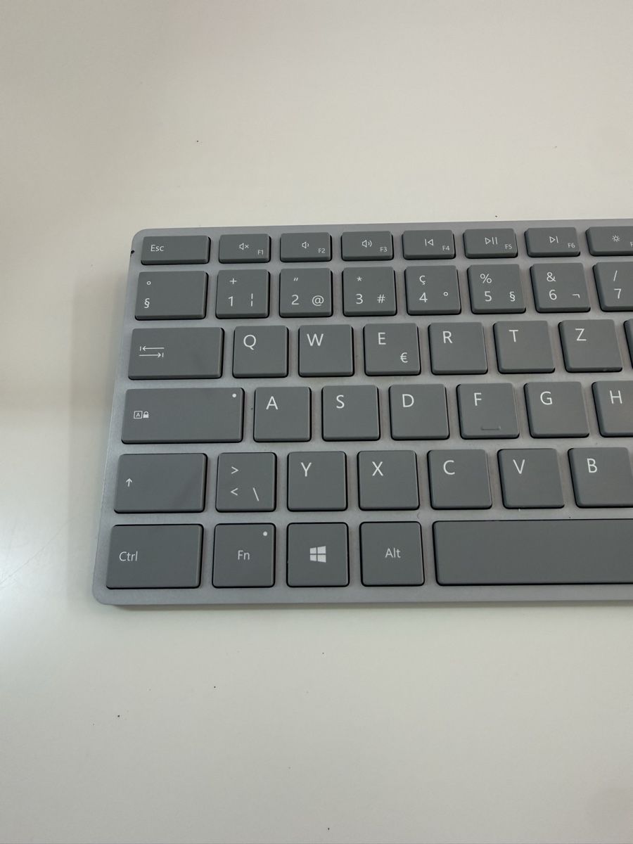 Microsoft Tastiere: Microsoft Surface Keyboard grau QWERTZ neuwertig – Nuovo (secondo la descrizione) da Schaan venduto da Sinenomen 2