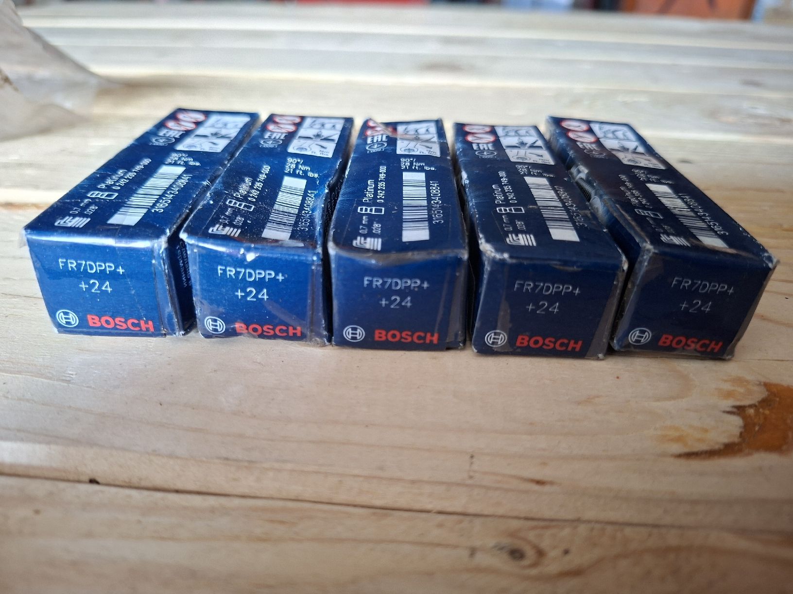 Bosch Alle Autoersatzteile: 5x BOSCH Zündkerzen FR7DPP+24 – Neu und originalverpackt aus Wangen an der Aare von WTL99 2