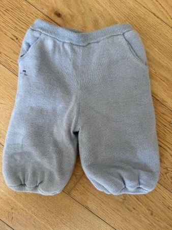 Kuschelige Baby Hosen grau Grösse 6 Monate