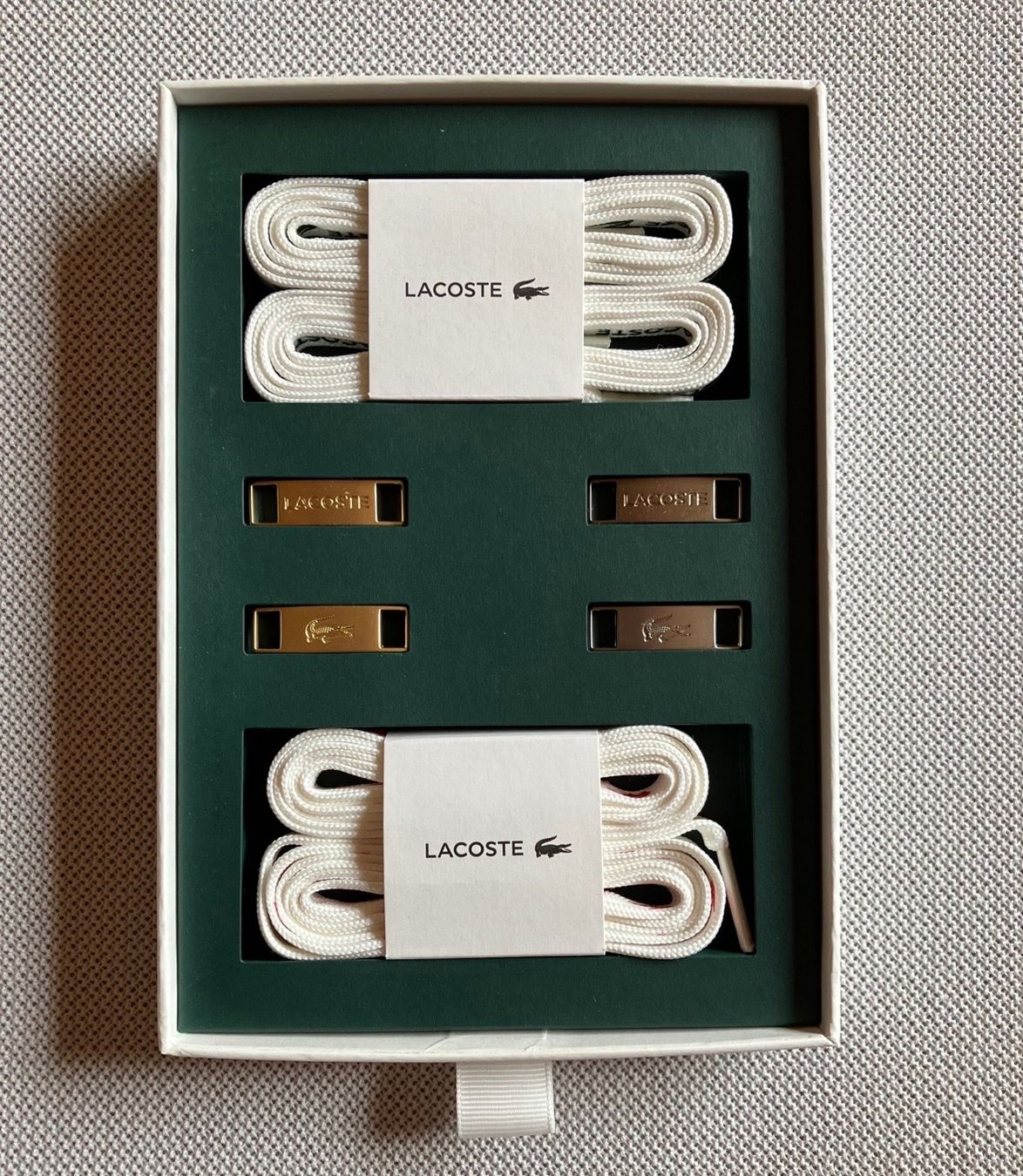 Lacoste Herrenschuhe: La Coste Schuhbändelset neu – Neu und originalverpackt aus Hombrechtikon von ufpasse