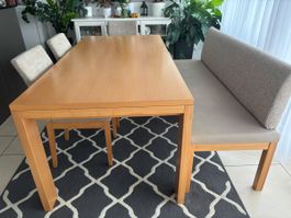 Esstisch mit drei Stühlen und Bank aus Massivholz