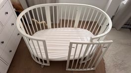 Stokke Kinderbett: weiss, Bucheholz, Matratze 70x122cm
