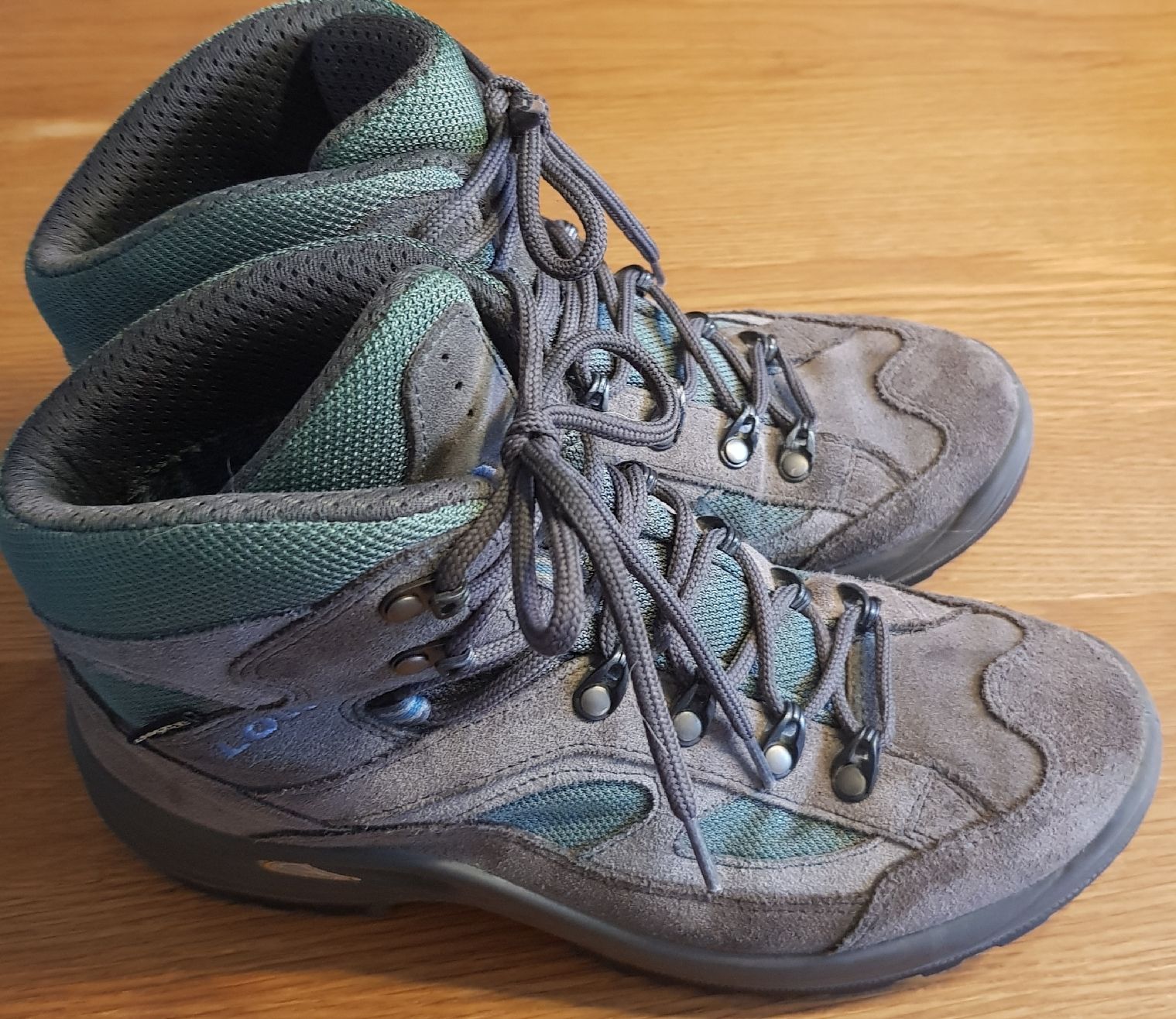 Lowa Scarpe da uomo: Lowa Wanderschuhe Gr.40 – Usato da Mauensee venduto da Braut-kleid
