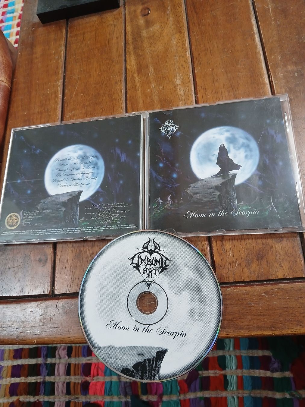 CD: limbonic art - moon in... – Usato da St-Cergue venduto da VeganWarrior