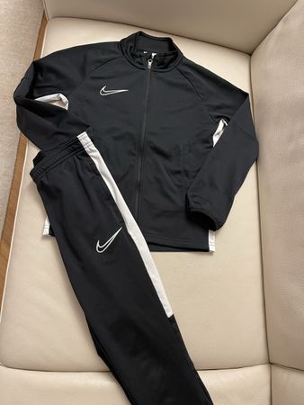 Nike Kids Trainingsanzug Gr. 128-137