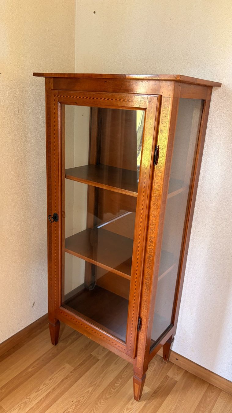 Vetrine: Antike Jugendstil-Vitrine / Glasvitrine aus Nussbaum – Usato da Bern venduto da Fonky