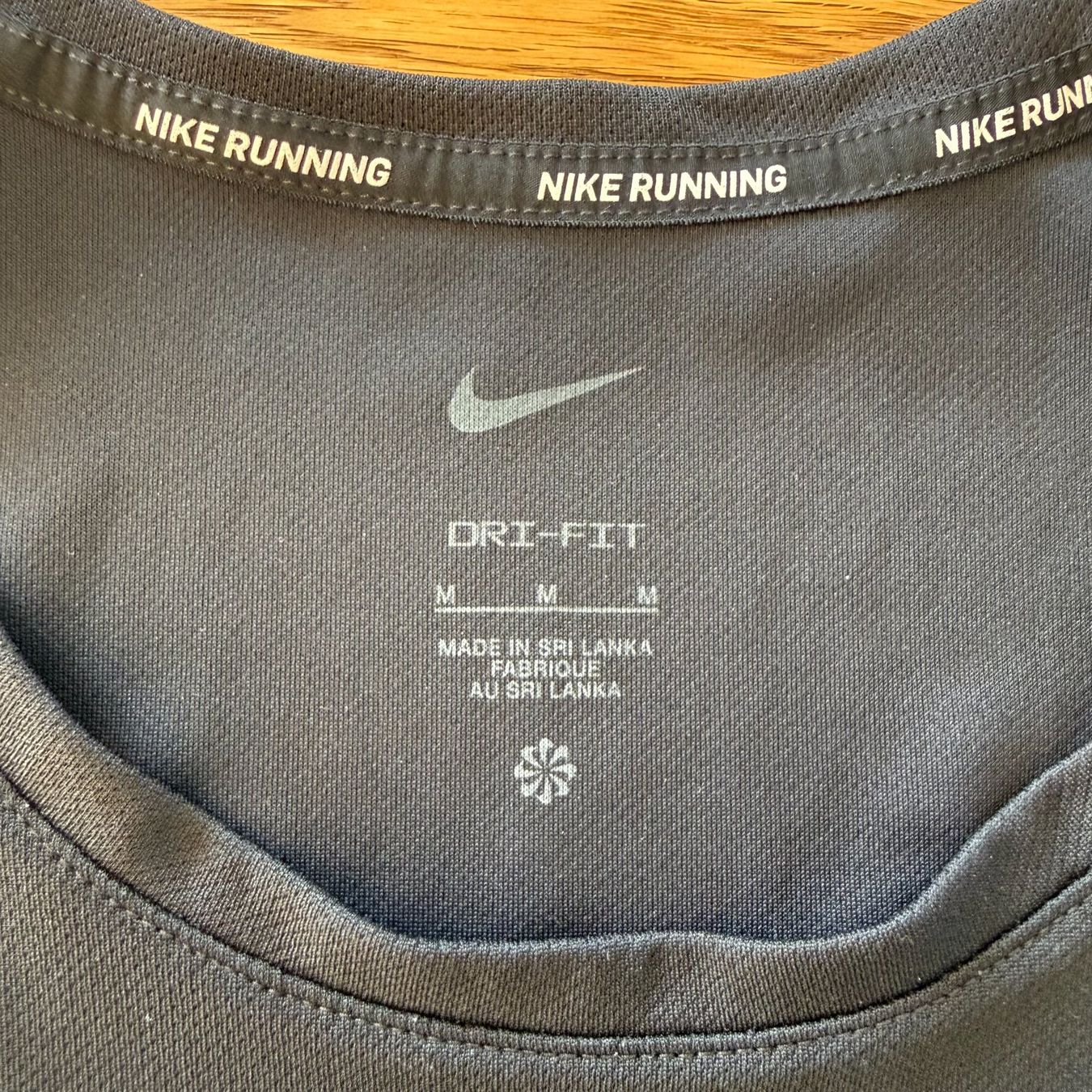Nike T-shirt: Nike DRI-FIT Running Shirt – Usato da Fehraltorf venduto da leonlohrer 2