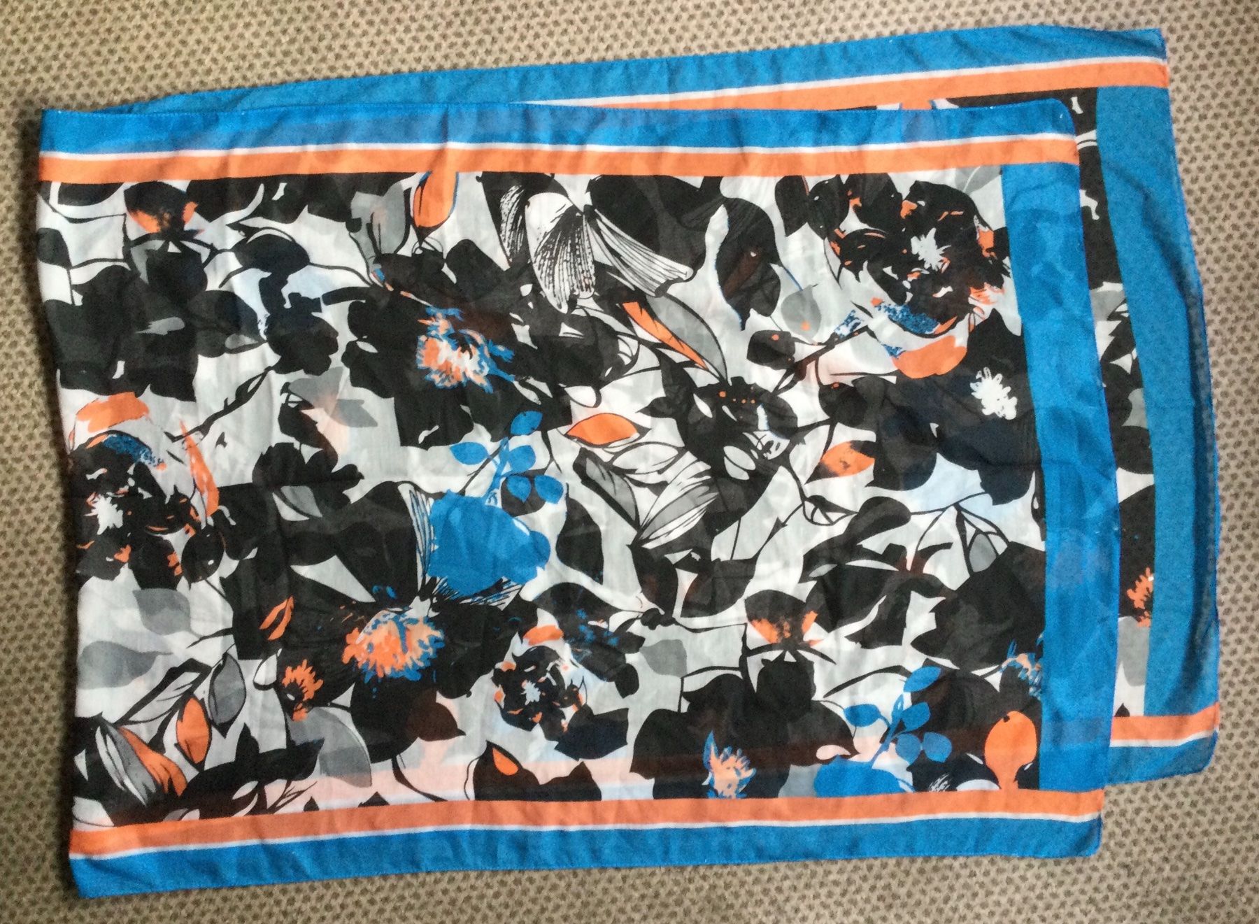 Foulard & Sciarpe: 10 Foulards, Polyester und Seide Schnäppchenpreis – Usato da Ulisbach venduto da sasha6 2